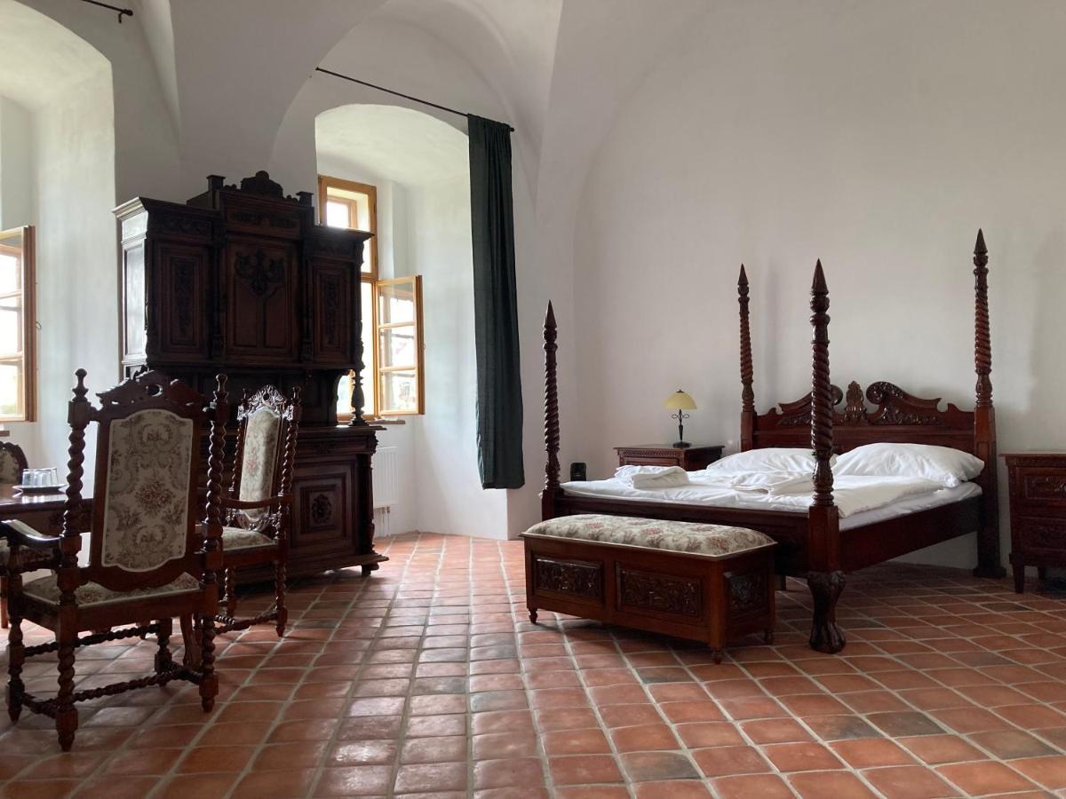 Zamek Kolstejn - Hotel Chateau Goldenstein Бранна Екстер'єр фото